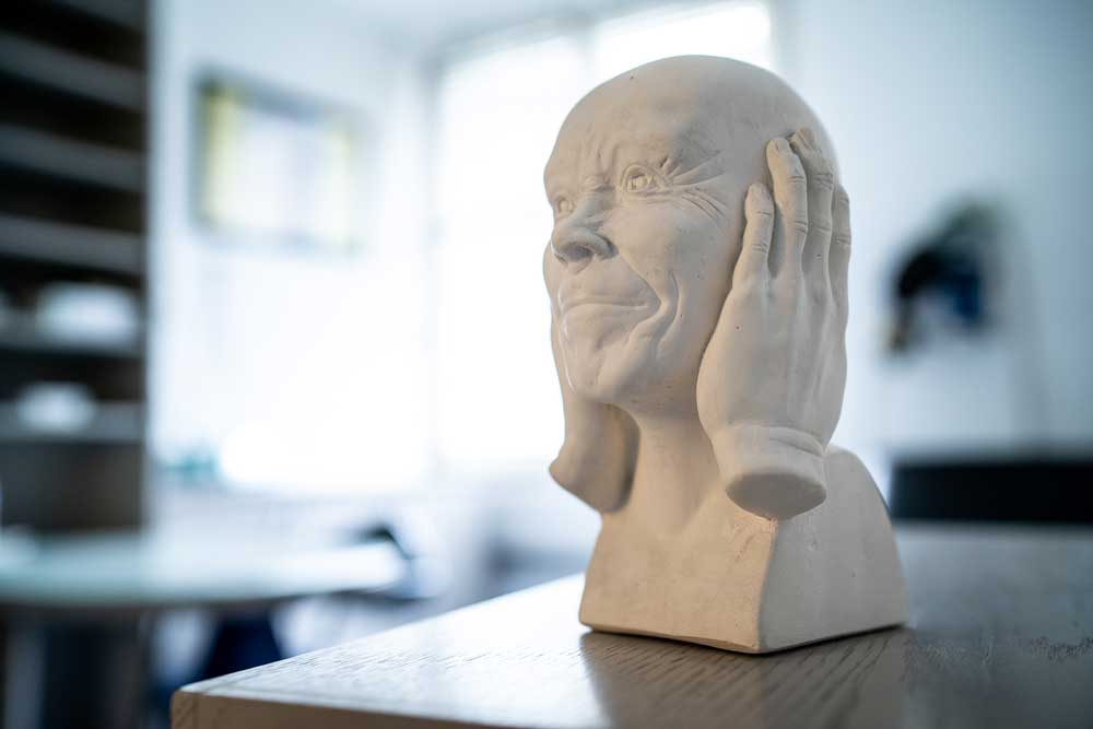 HNO-Plastische Operationen Stuttgart - Dr. Maneschi - Skulptur zur Dekoration in der Praxis
